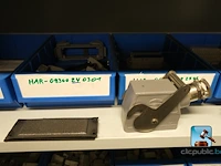Set van metalen kasten met inhoud - afbeelding 6 van  35