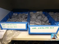 Set van metalen kasten met inhoud - afbeelding 8 van  35