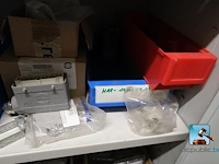 Set van metalen kasten met inhoud - afbeelding 10 van  35