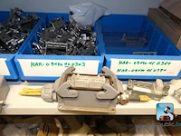 Set van metalen kasten met inhoud - afbeelding 11 van  35