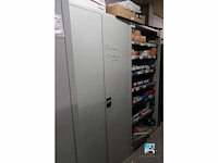 Set van metalen kasten met inhoud - afbeelding 1 van  35