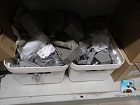 Set van metalen kasten met inhoud - afbeelding 14 van  35