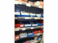 Set van metalen kasten met inhoud - afbeelding 15 van  35