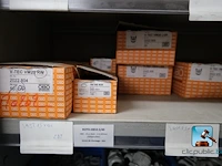 Set van metalen kasten met inhoud - afbeelding 18 van  35