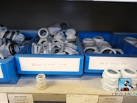 Set van metalen kasten met inhoud - afbeelding 20 van  35