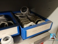 Set van metalen kasten met inhoud - afbeelding 21 van  35