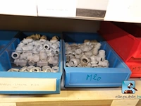 Set van metalen kasten met inhoud - afbeelding 22 van  35