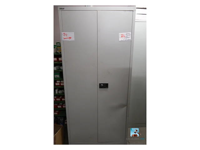 Set van metalen kasten met inhoud - afbeelding 12 van  35