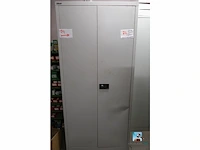 Set van metalen kasten met inhoud - afbeelding 12 van  35