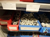 Set van metalen kasten met inhoud - afbeelding 25 van  35