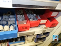 Set van metalen kasten met inhoud - afbeelding 26 van  35
