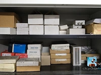 Set van metalen kasten met inhoud - afbeelding 23 van  35