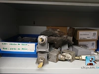 Set van metalen kasten met inhoud - afbeelding 34 van  35