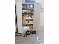 Set van metalen kasten met inhoud - afbeelding 9 van  16