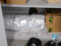 Set van metalen kasten met inhoud - afbeelding 11 van  16