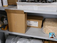 Set van metalen kasten met inhoud - afbeelding 12 van  16