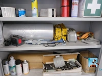 Set van metalen kasten met inhoud - afbeelding 14 van  16