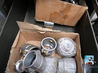 Set van metalen kasten met inhoud - afbeelding 5 van  9