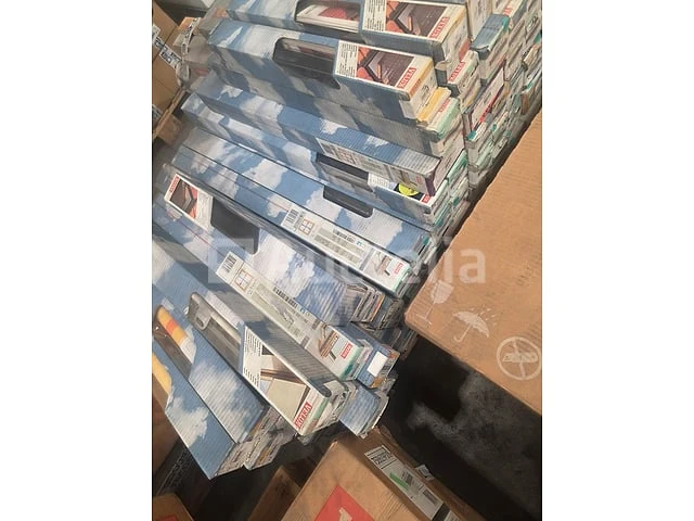 Set van ongeveer 40 oude generatie velux jaloezieën – verschillende maten - afbeelding 2 van  2