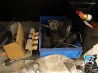 Set van rekken met inhoud - afbeelding 7 van  18