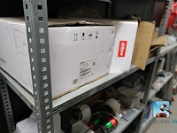 Set van rekken met inhoud - afbeelding 12 van  18