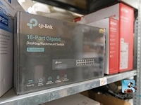 Set van rekken met inhoud - afbeelding 15 van  18