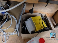 Set van rekken met inhoud - afbeelding 6 van  16