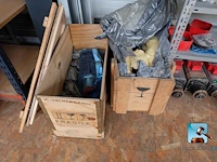 Set van rekken met inhoud - afbeelding 10 van  16