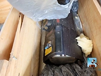 Set van rekken met inhoud - afbeelding 12 van  16