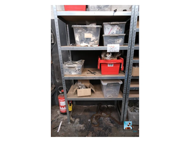 Set van rekken met inhoud - afbeelding 6 van  13