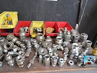 Set van rekken met inhoud - afbeelding 3 van  18