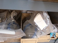 Set van rekken met inhoud - afbeelding 4 van  51