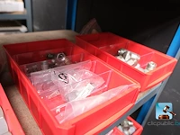 Set van rekken met inhoud - afbeelding 16 van  51