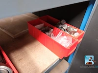 Set van rekken met inhoud - afbeelding 17 van  51