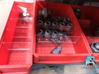 Set van rekken met inhoud - afbeelding 20 van  51