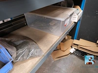 Set van rekken met inhoud - afbeelding 24 van  51