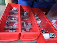 Set van rekken met inhoud - afbeelding 39 van  51