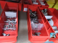 Set van rekken met inhoud - afbeelding 43 van  51