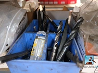 Set van rekken met inhoud - afbeelding 50 van  51