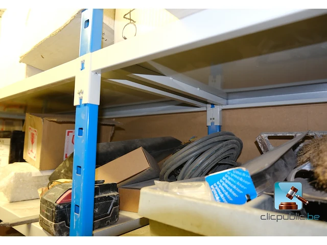 Set van rekken met inhoud - afbeelding 5 van  14