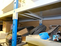 Set van rekken met inhoud - afbeelding 5 van  14