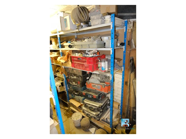 Set van rekken met inhoud - afbeelding 8 van  14