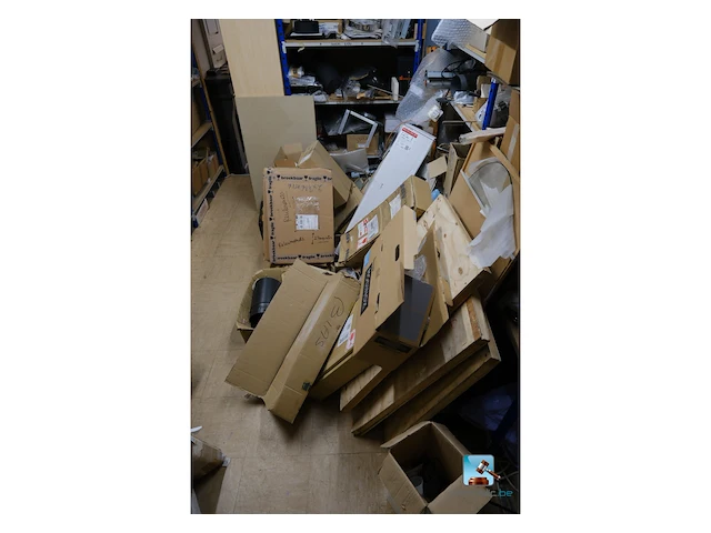 Set van rekken met inhoud - afbeelding 5 van  11