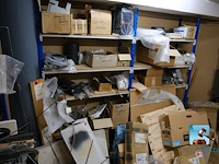 Set van rekken met inhoud - afbeelding 6 van  11