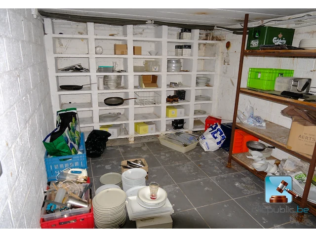 Set van servies en bestek - afbeelding 1 van  16