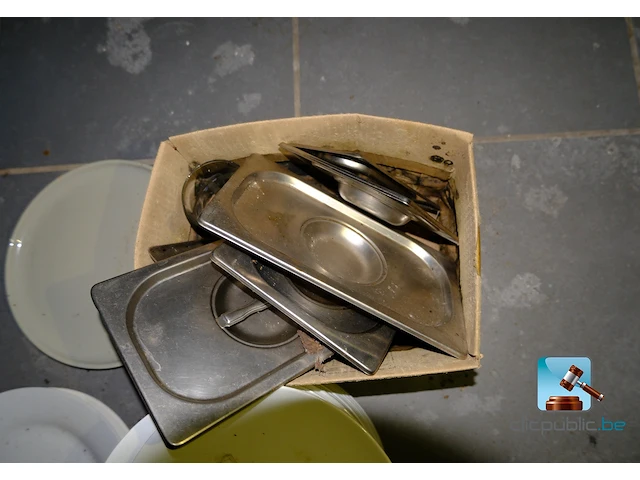 Set van servies en bestek - afbeelding 13 van  16