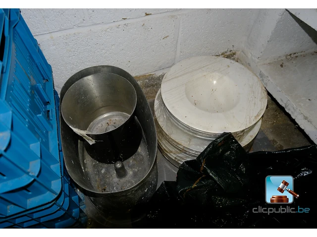 Set van servies en bestek - afbeelding 14 van  16