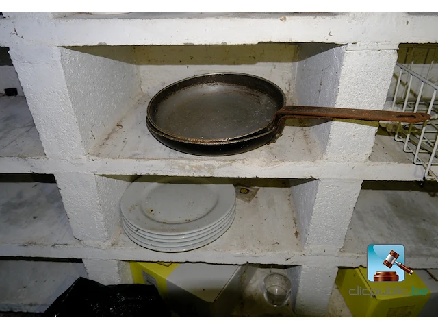 Set van servies en bestek - afbeelding 15 van  16
