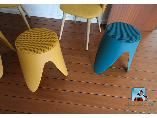 Set van stoelen en krukken - afbeelding 5 van  6