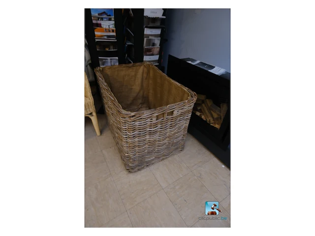 Set van stoelen en manden - afbeelding 8 van  9